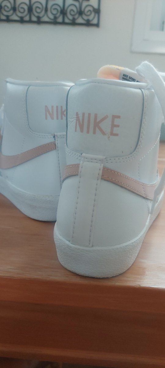 Nike . גבוהות עור לבן ורוד — תמונה 3 מתוך 3