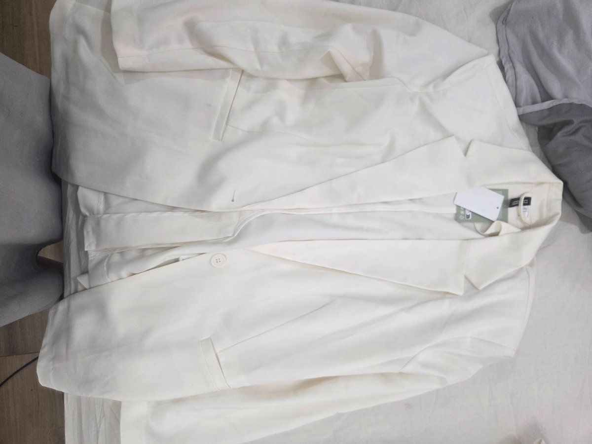 בלייזר לבן h&m — תמונה 2 מתוך 2