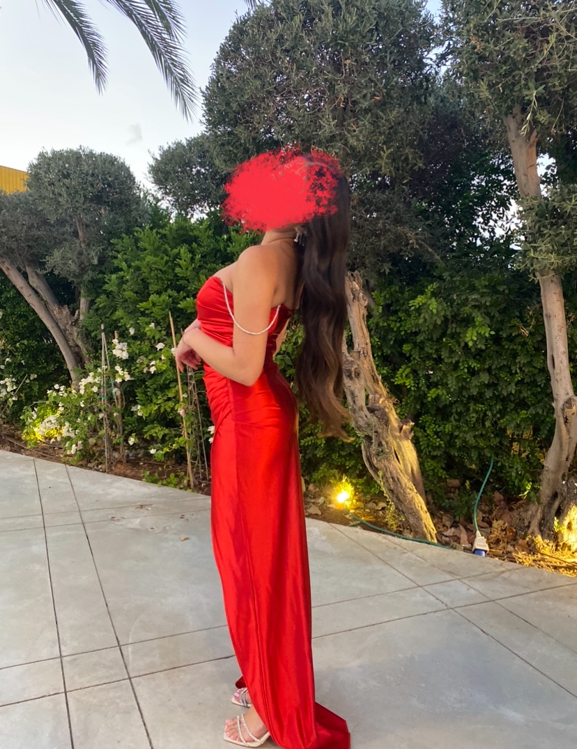 שמלת נשף אדומה מטורפת !! — תמונה 3 מתוך 4