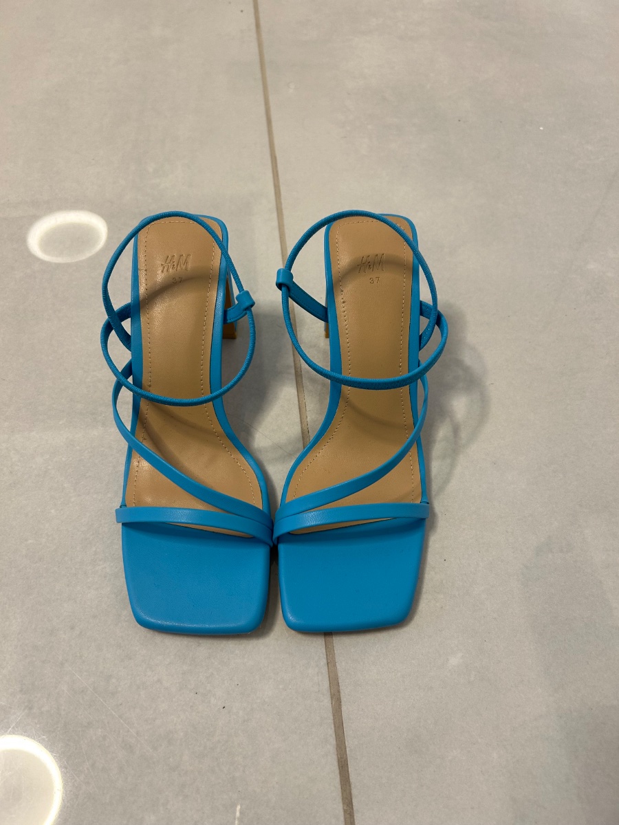 נעלי עקב חדשות מ-H&M — תמונה 2 מתוך 2