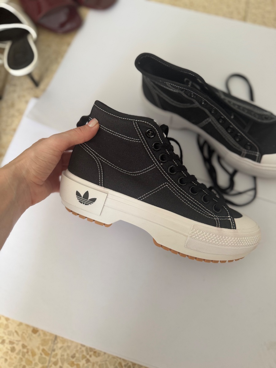 נעלי פלטפורמה adidas — תמונה 1 מתוך 4