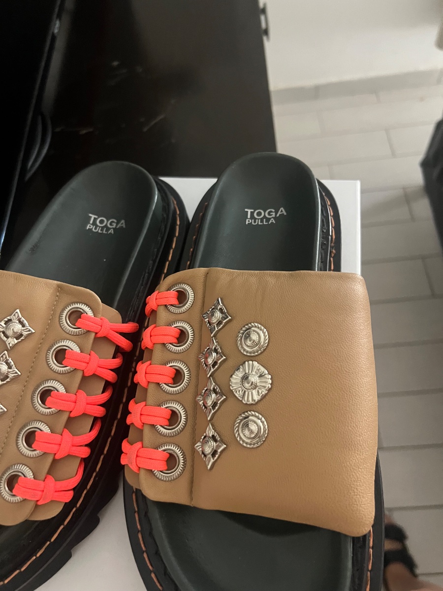 נעליים נדירות של המותג TOGA לא ננעל — תמונה 1 מתוך 2