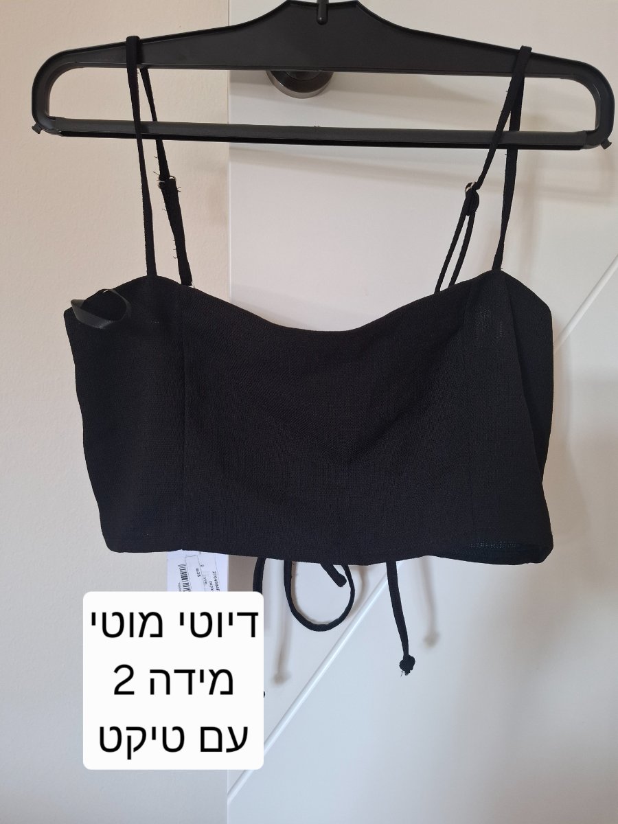 טופ שחור מידה 2 — תמונה 1 מתוך 1