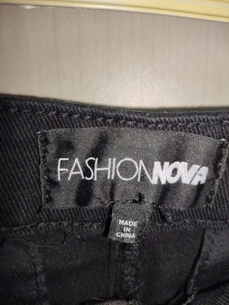 מכנס דגמ"ח קרגו לנשים מבית FASHION NOVA — תמונה 3 מתוך 4