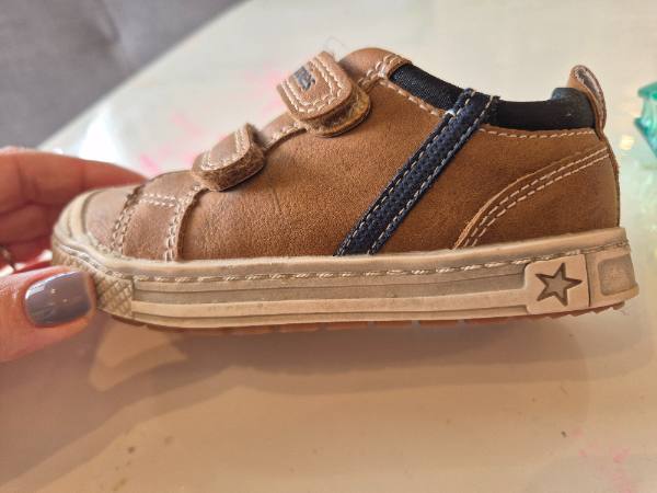 סניקרס של Hush puppies